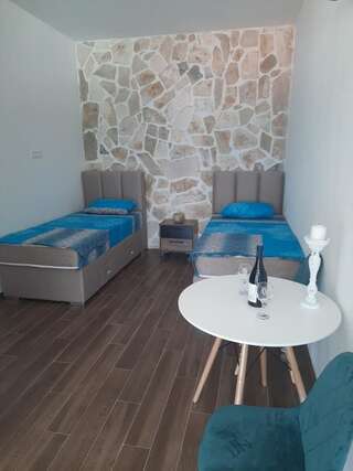 Апартаменты Apartments Kingfisher Вирпазар Номер-студио с видом на бассейн-11